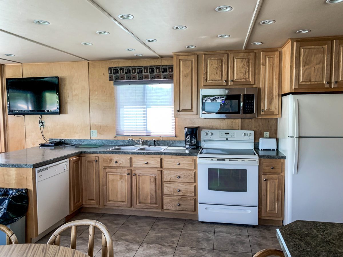 Deluxe Voyager Conley Bottom Resort